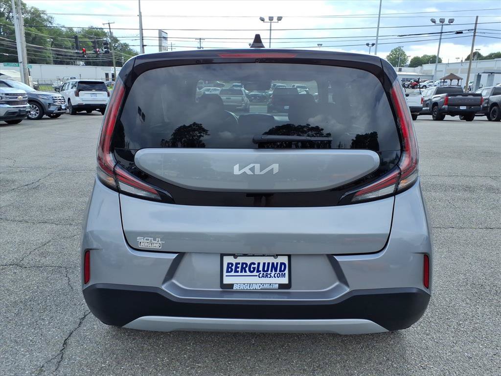 Used 2025 Kia Soul LX w/ LX Technology Package FWD image 5