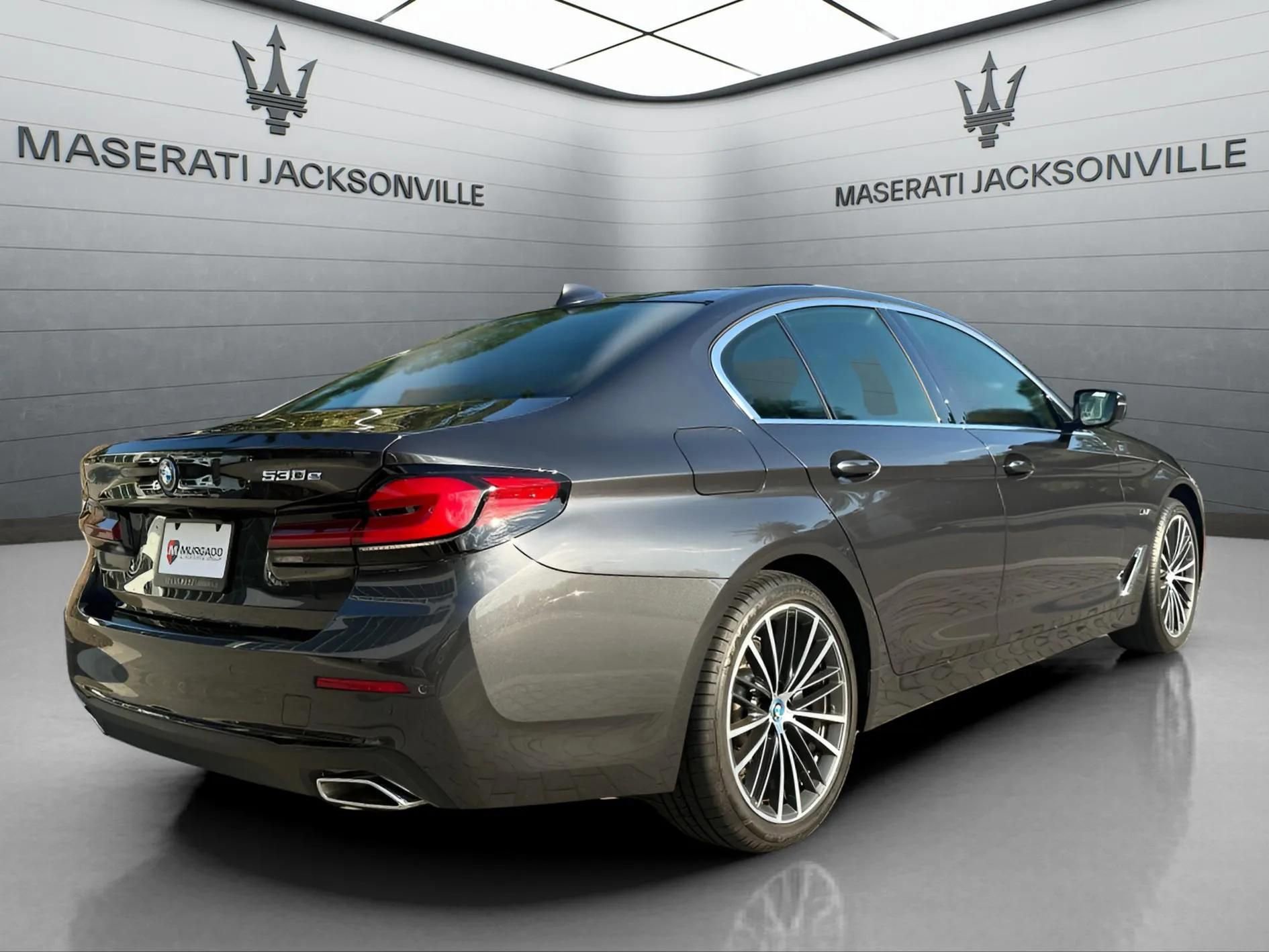 Used 2023 BMW 530e xDrive w/ Premium Package AWD/4WD image 11