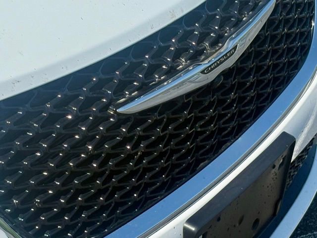 Used 2023 Chrysler Pacifica Limited FWD image 14