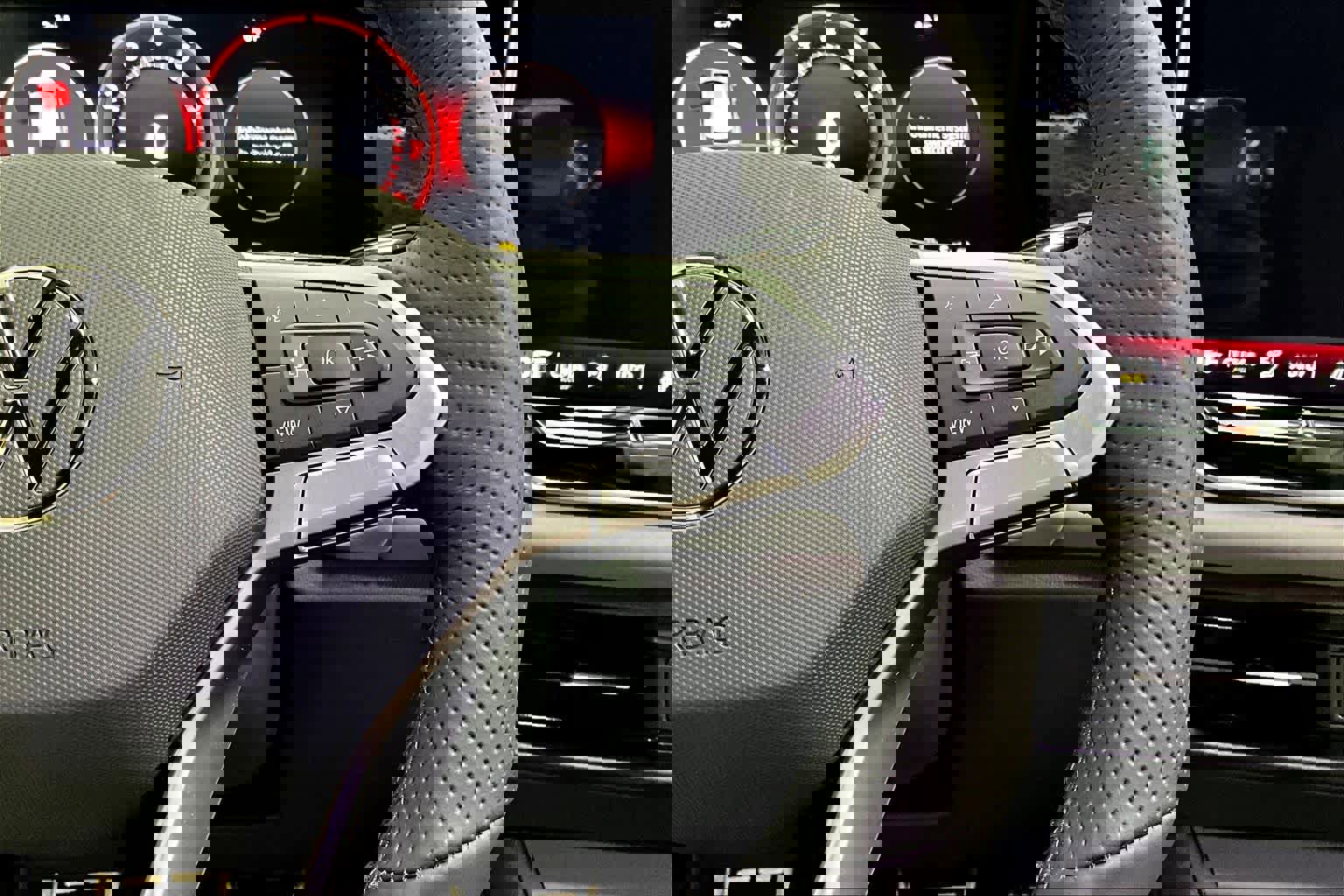 New 2026 Volkswagen Tiguan SE R-Line image 18