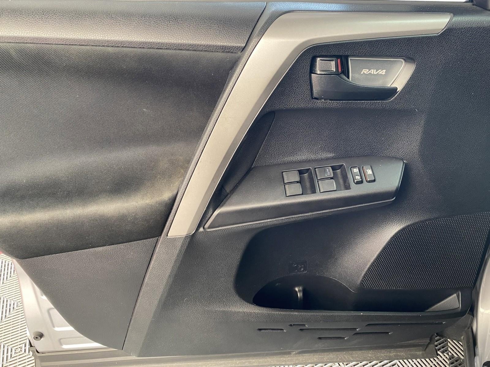 Used 2017 Toyota RAV4 LE w/ All Weather Liner Package AWD/4WD image 18