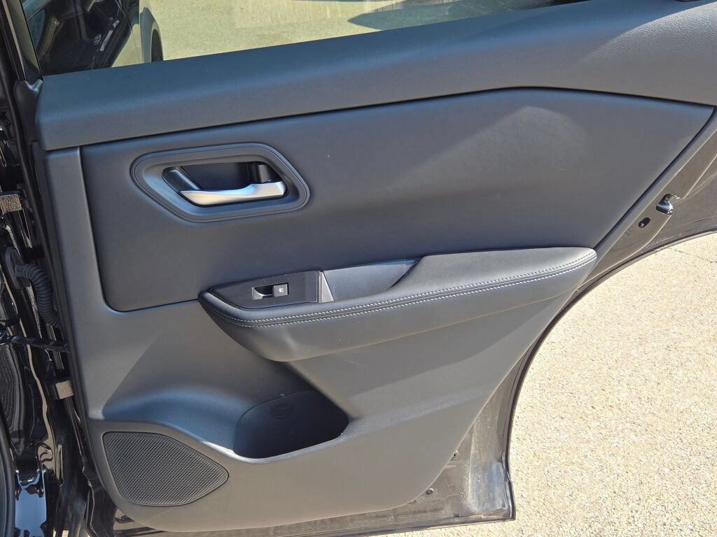 Used 2026 Nissan Rogue SV AWD/4WD image 9