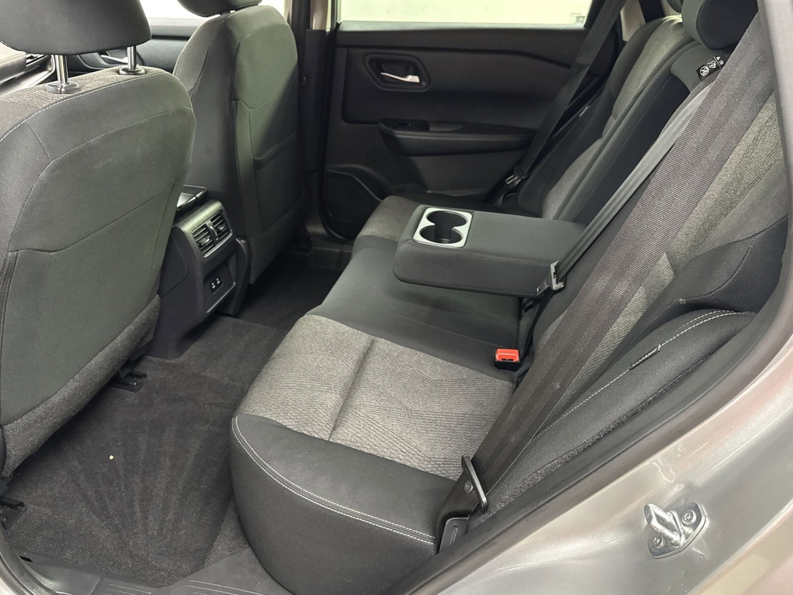 Used 2024 Nissan Rogue SV image 27