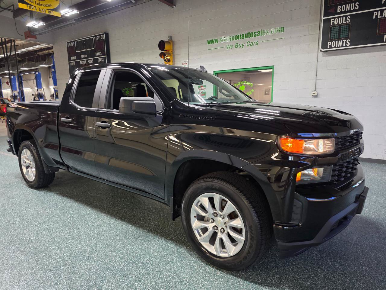 Used 2020 Chevrolet Silverado 1500 Custom w/ Custom Value Package AWD/4WD image 4