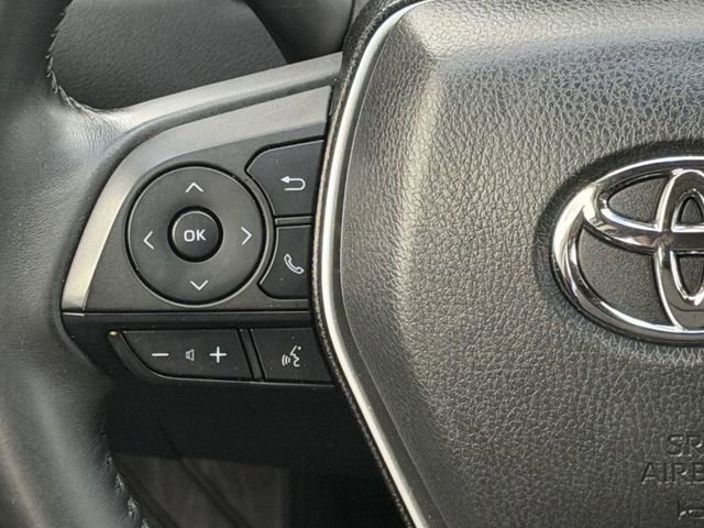 Used 2022 Toyota Venza LE image 11