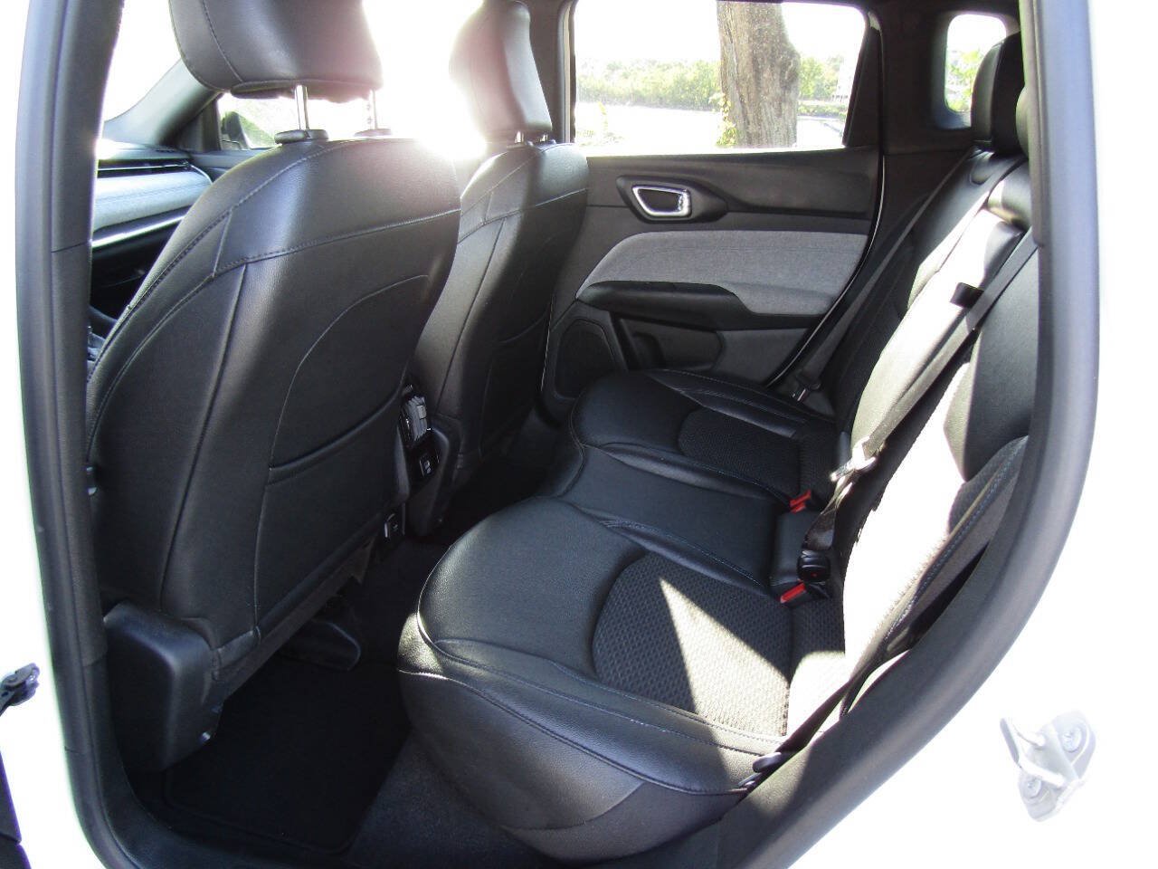 Used 2024 Jeep Compass Latitude AWD/4WD image 9