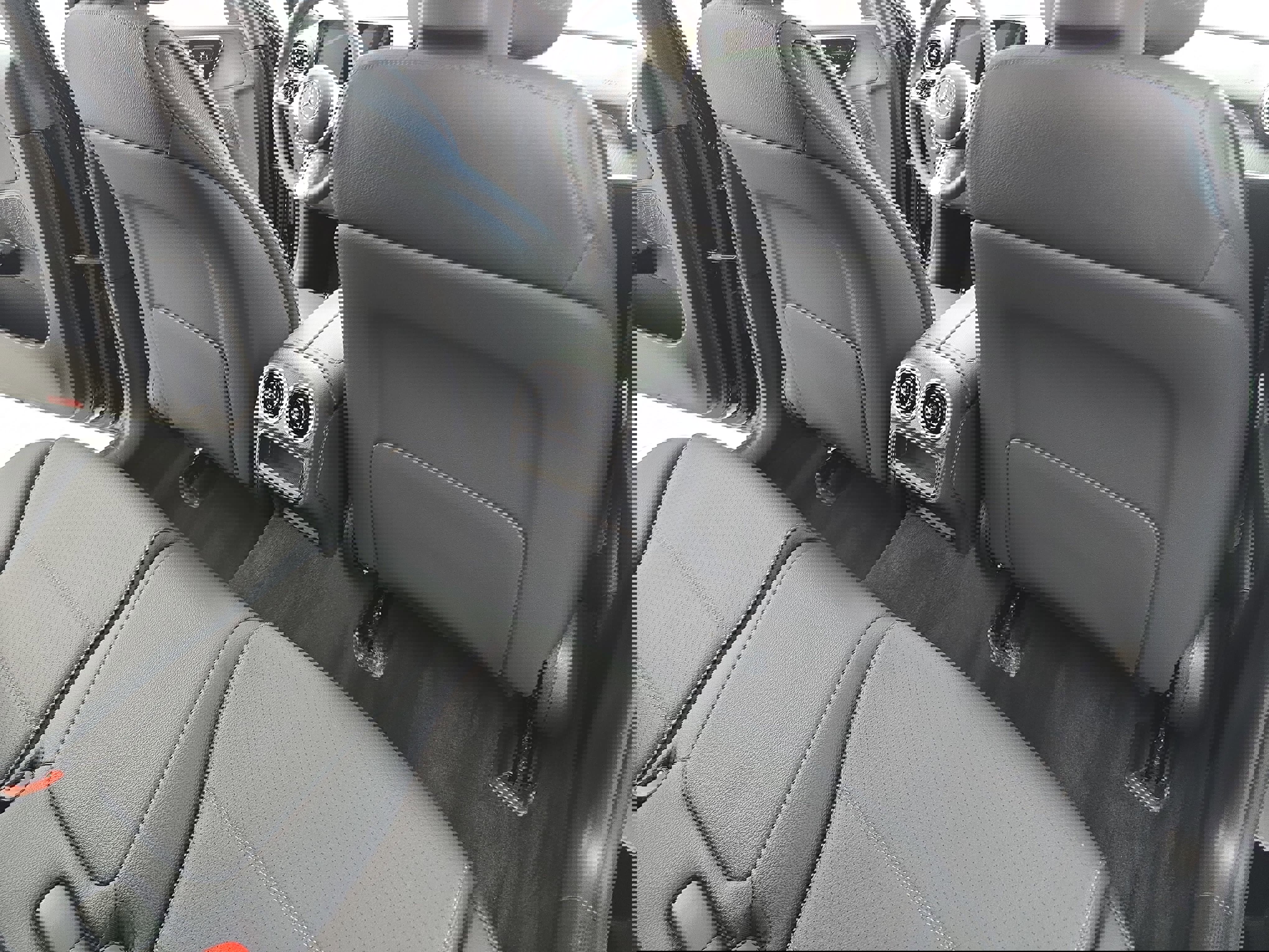 Used 2025 Mercedes-Benz C 300 4MATIC Sedan image 11