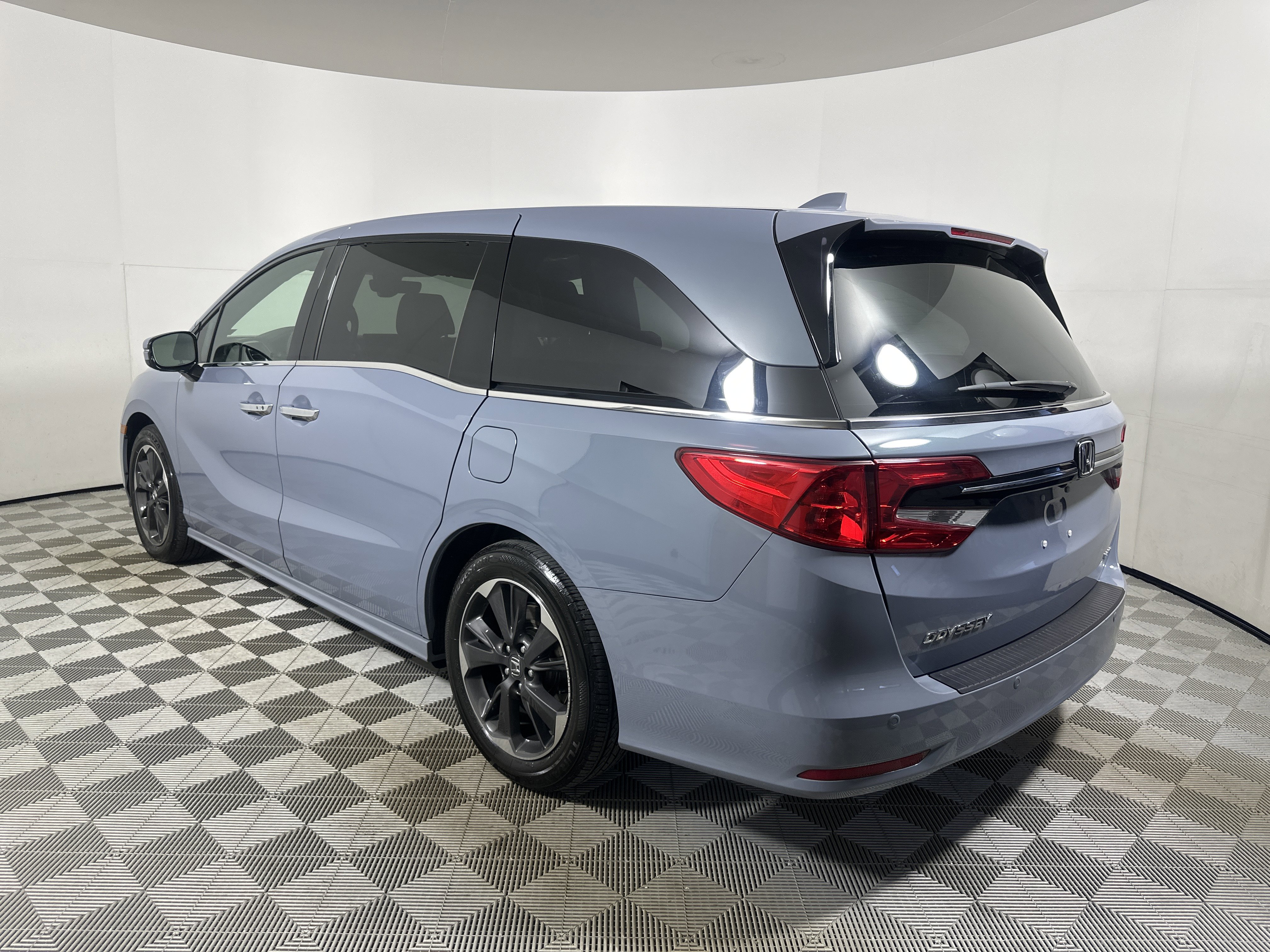 Used 2024 Honda Odyssey Elite image 5
