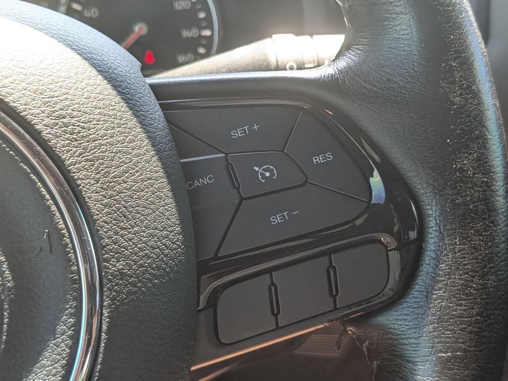 Certified 2022 Jeep Renegade Altitude w/ Convenience Group AWD/4WD image 17