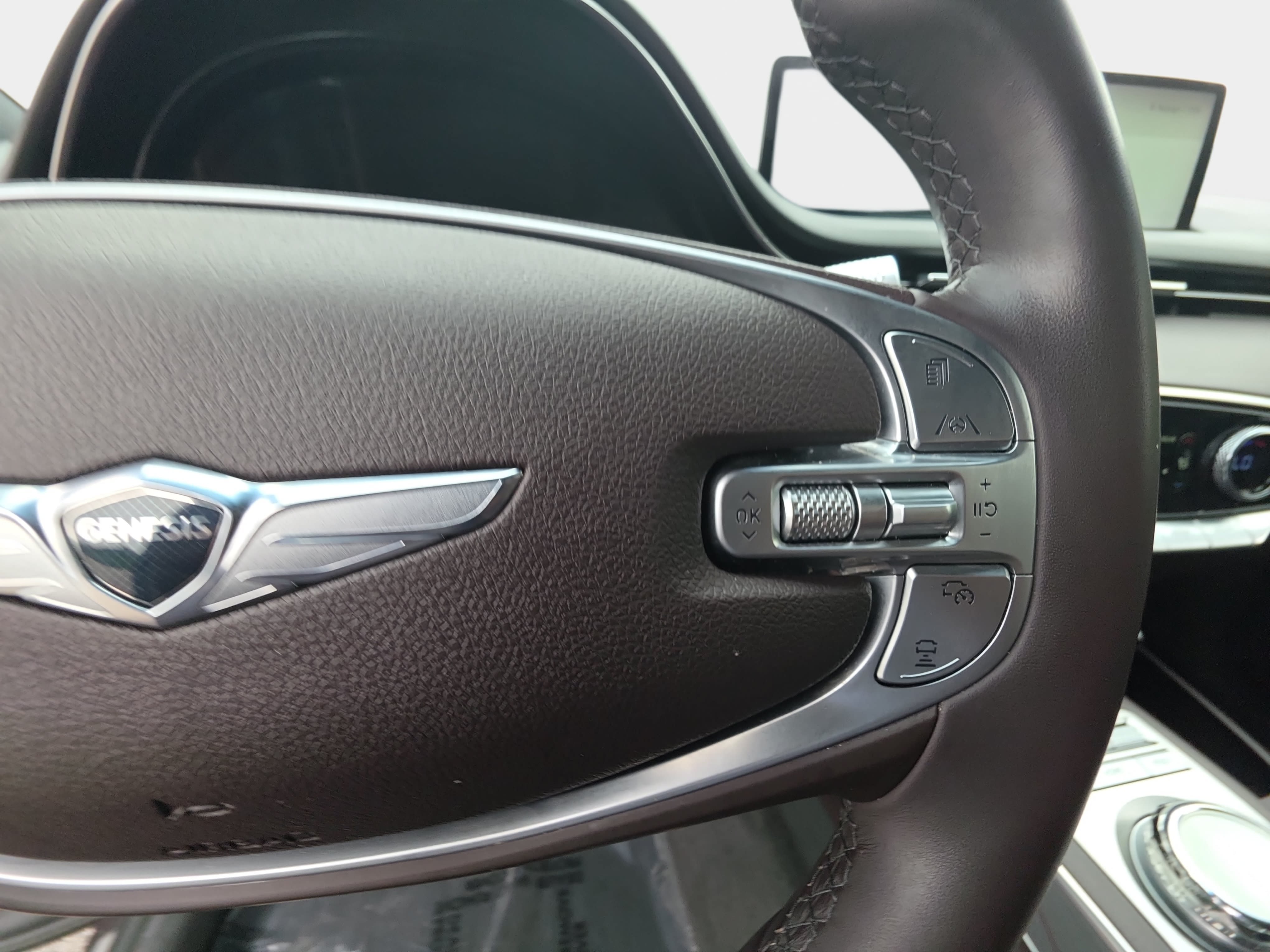 Used 2023 Genesis GV70 2.5T w/ Advanced Package AWD/4WD image 18