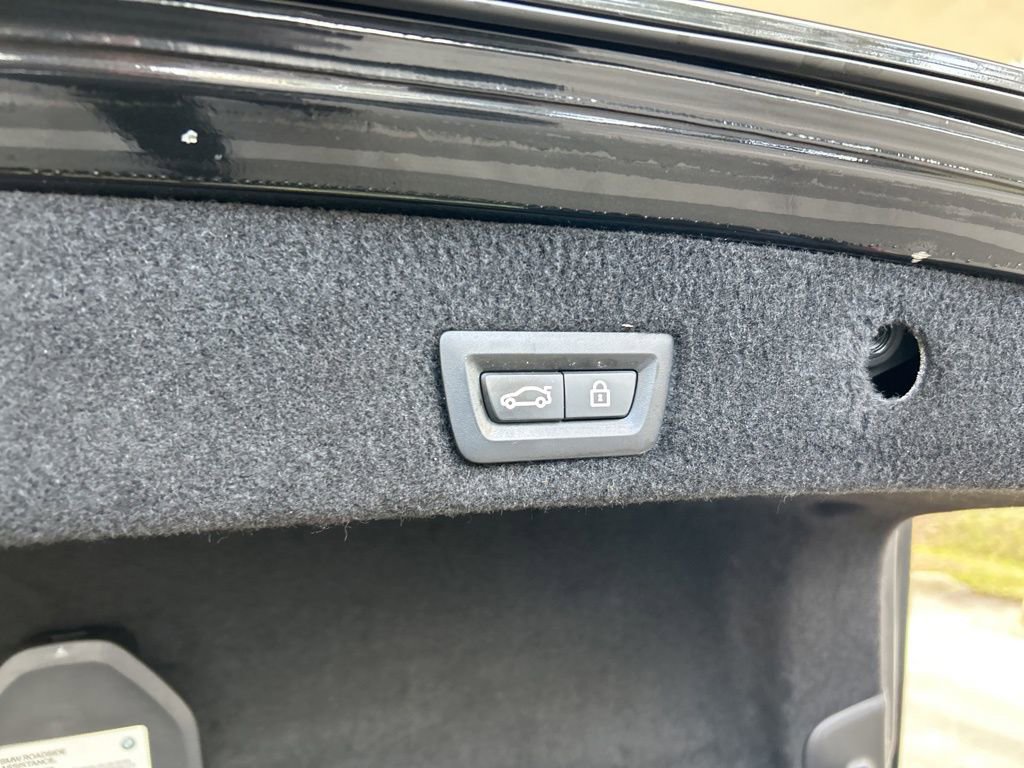 Used 2022 BMW 740i xDrive w/ M Sport Package image 35