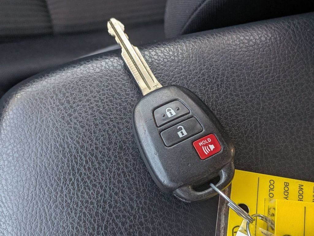 Used 2014 Toyota RAV4 LE AWD/4WD image 33