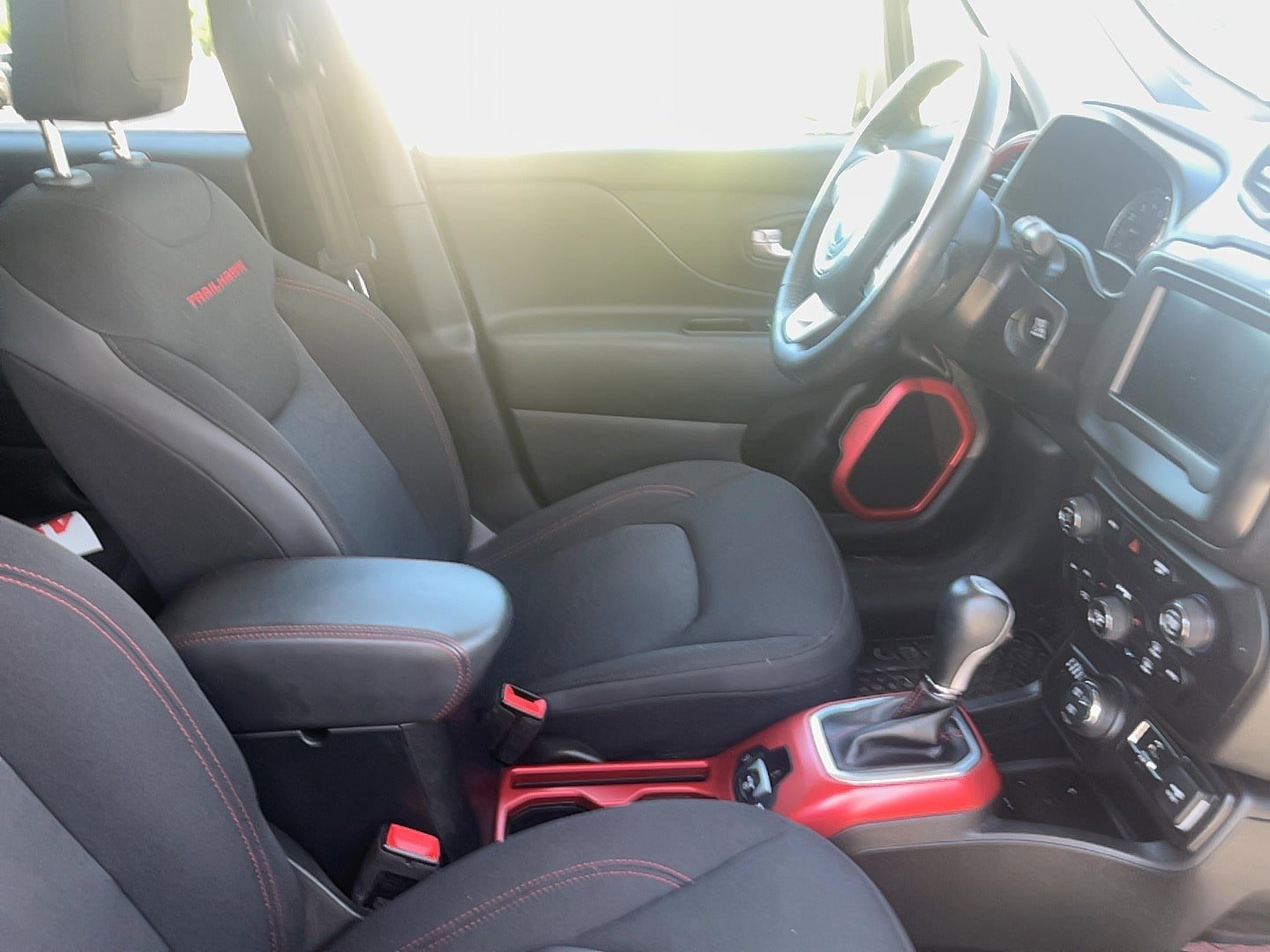 Used 2019 Jeep Renegade Trailhawk w/ LED Lighting Group AWD/4WD image 17