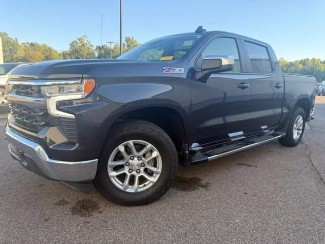 Used 2023 Chevrolet Silverado 1500 LT w/ Z71 Off-Road Package AWD/4WD image 7