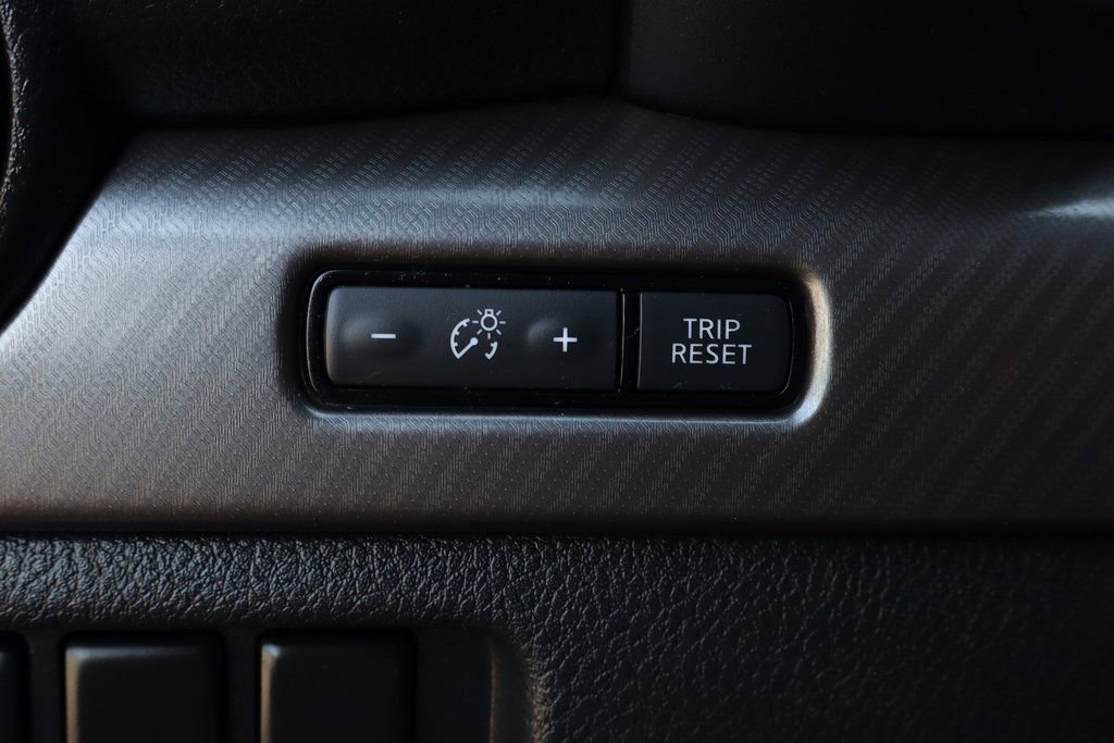 Used 2023 Nissan Titan PRO-4X w/ Pro-4x Convenience Package AWD/4WD image 23