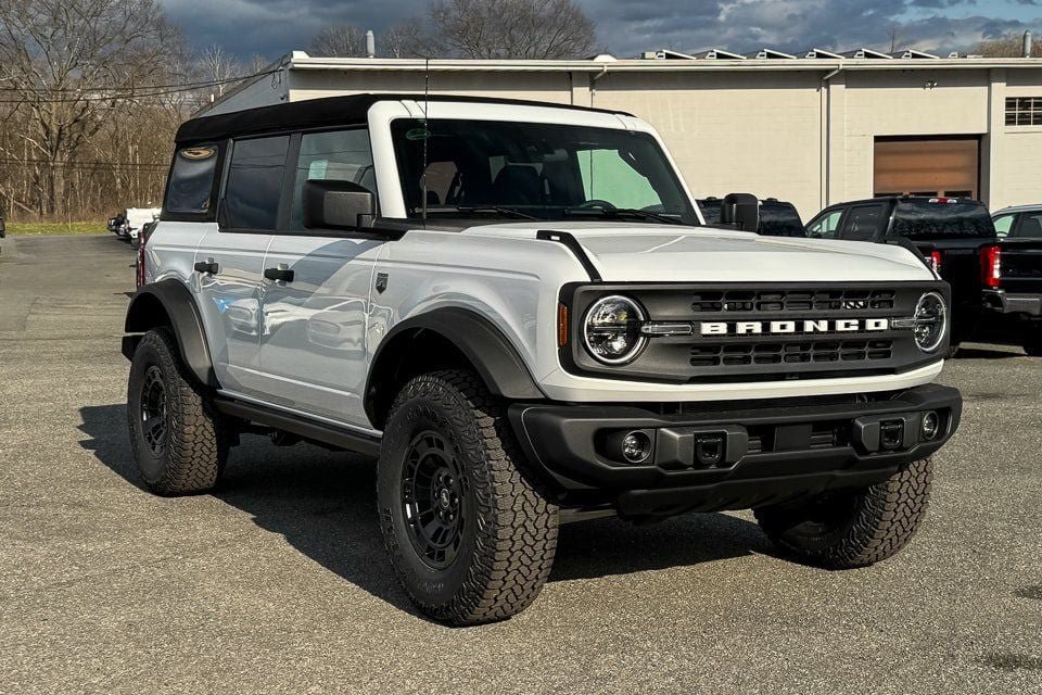 New 2026 Ford Bronco Big Bend w/ Black Diamond Package