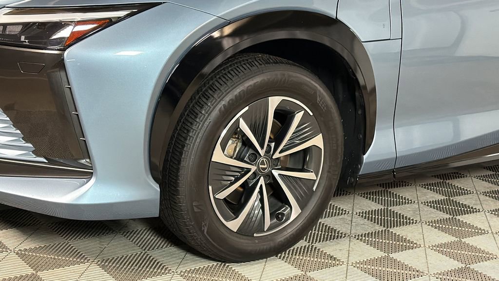 Certified 2024 Lexus RZ 450e Premium w/ Accessory Package (2T) image 4
