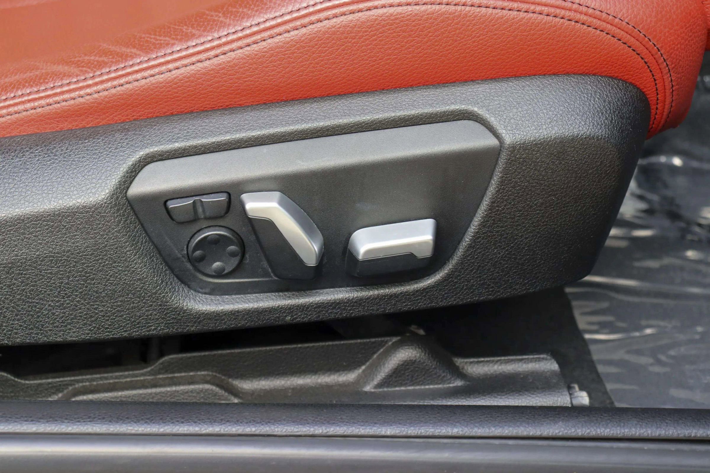 Used 2019 BMW 230i xDrive Coupe w/ Premium Package image 32