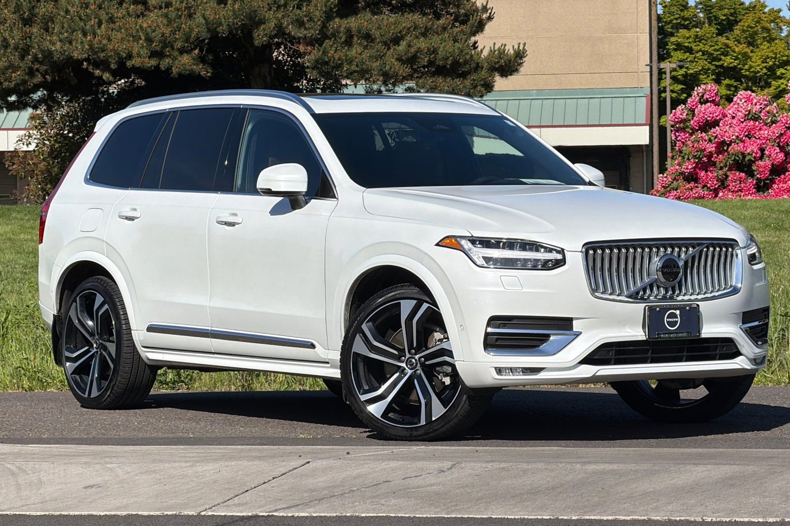 Used 2025 Volvo XC90 B6 Ultra w/ Lounge Package