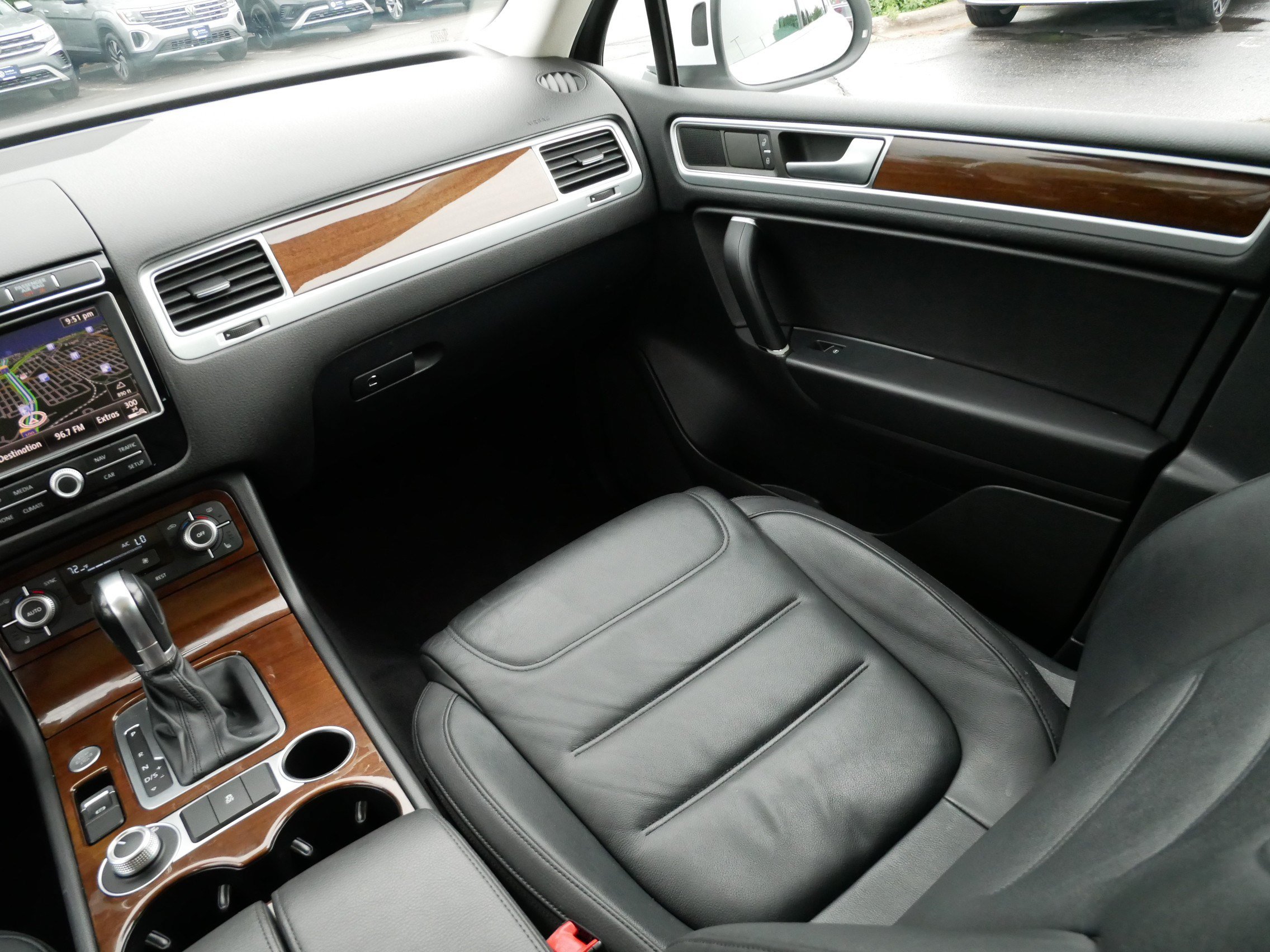 Used 2015 Volkswagen Touareg VR6 AWD/4WD image 11