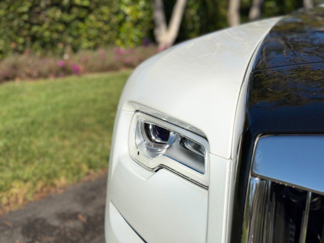 Used 2018 Rolls-Royce Dawn image 16