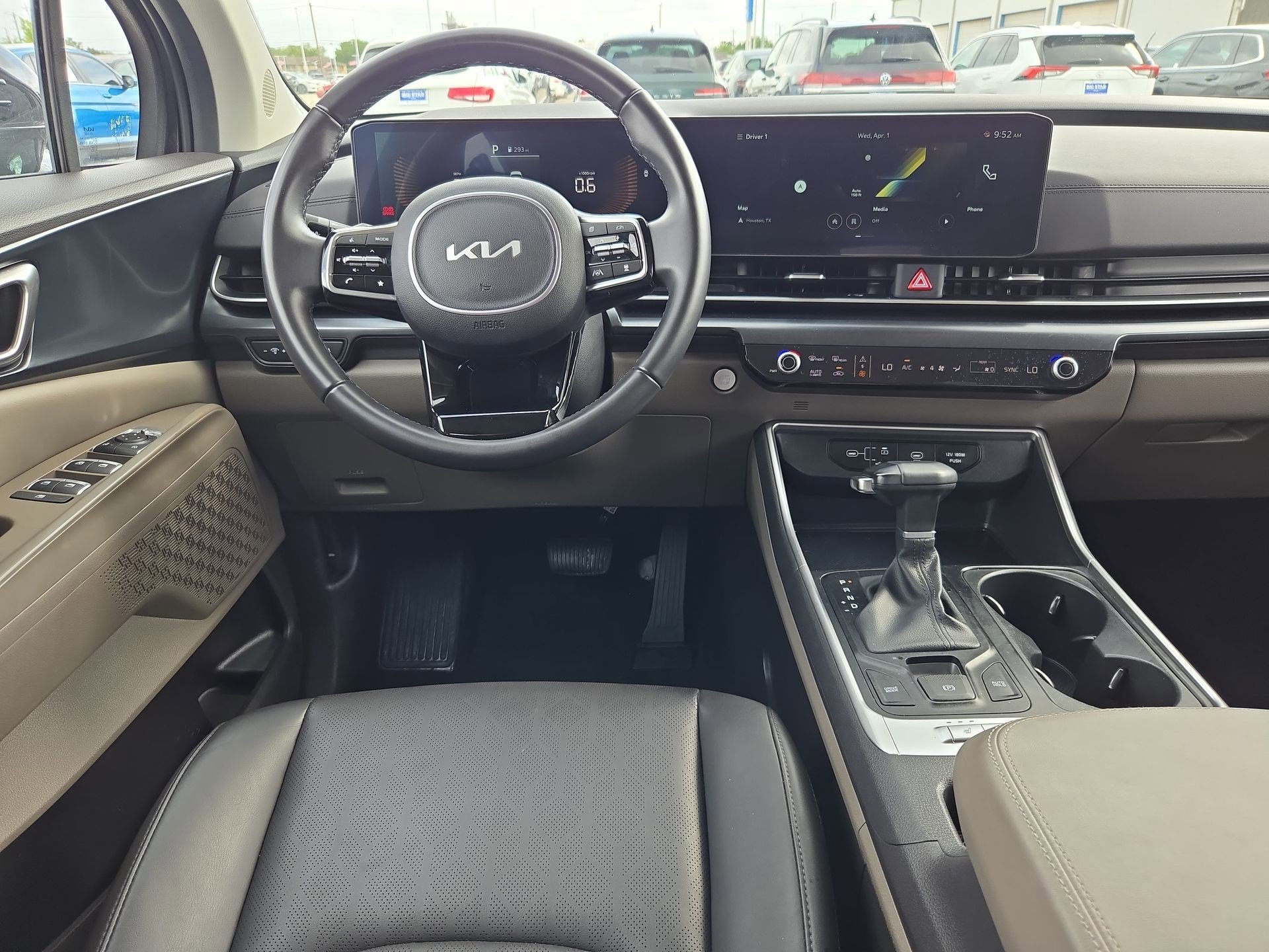 Used 2025 Kia Carnival image 29