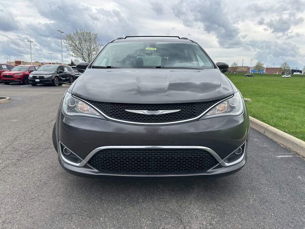 Used 2017 Chrysler Pacifica Touring-L image 2