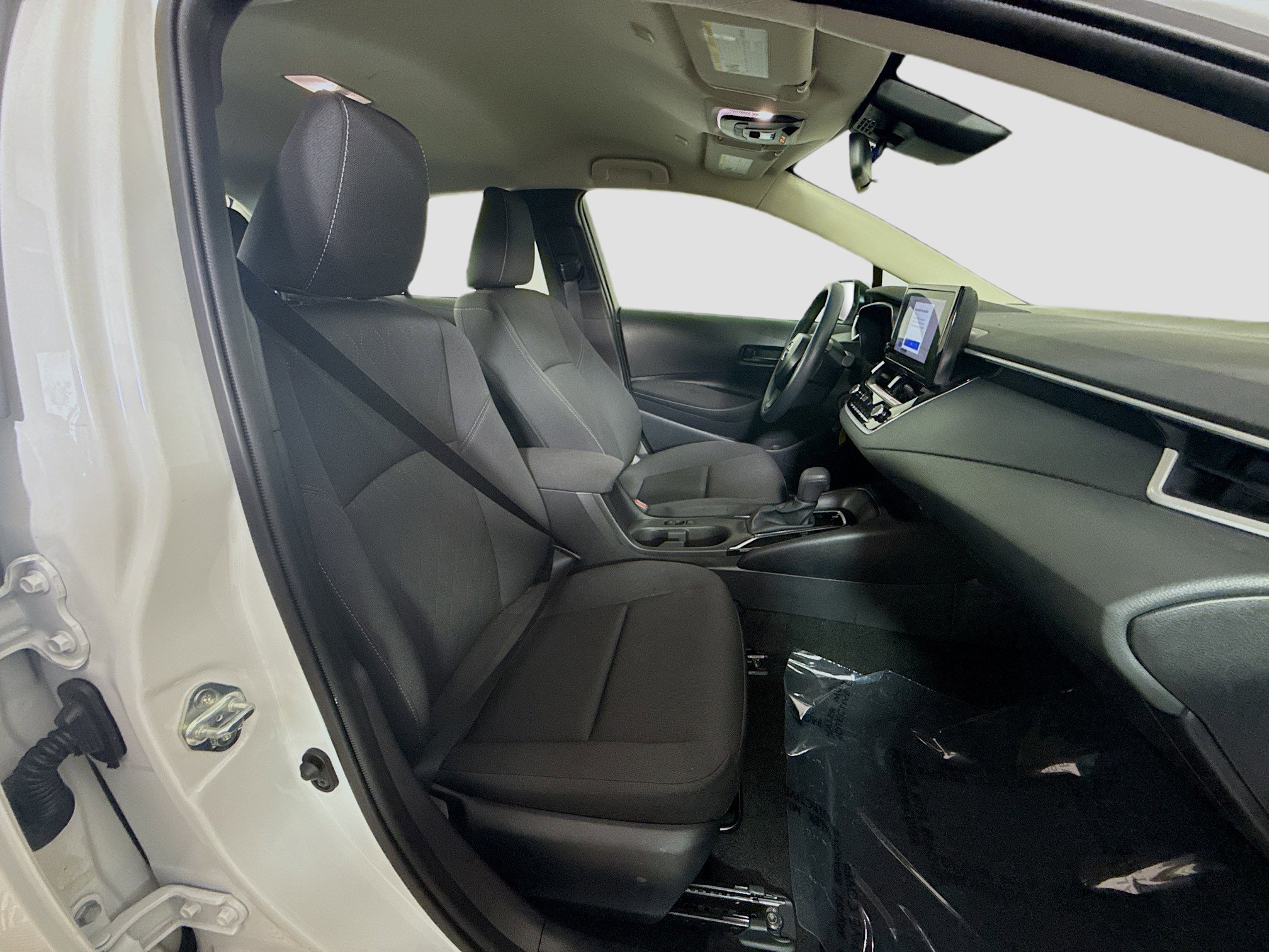 Used 2025 Toyota Corolla LE image 28