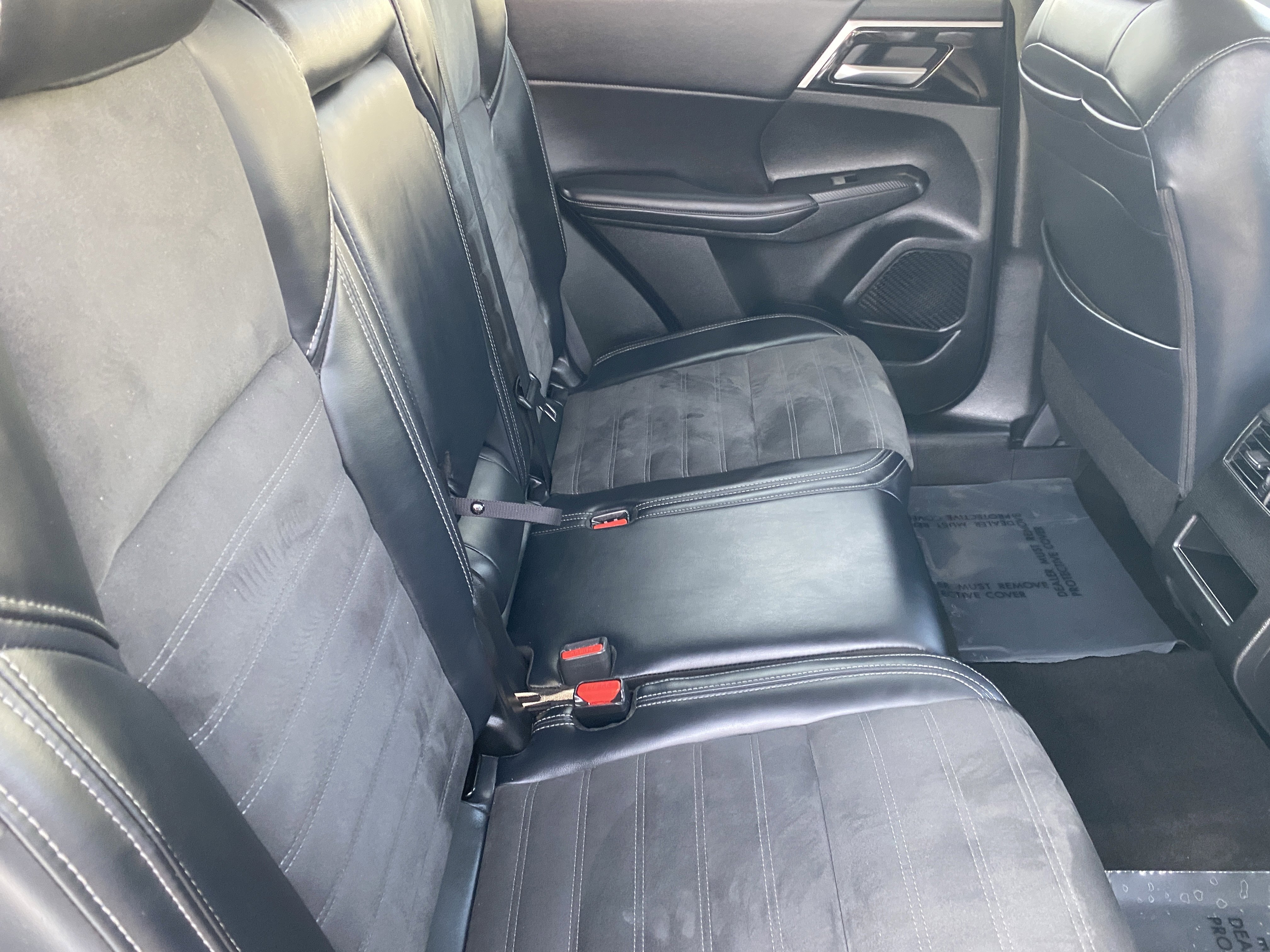 Used 2024 Mitsubishi Outlander SE image 11