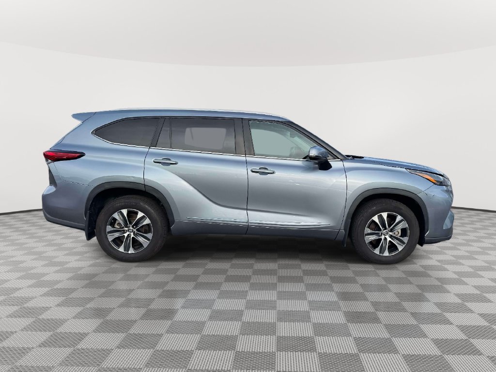 Used 2023 Toyota Highlander XLE AWD/4WD image 8