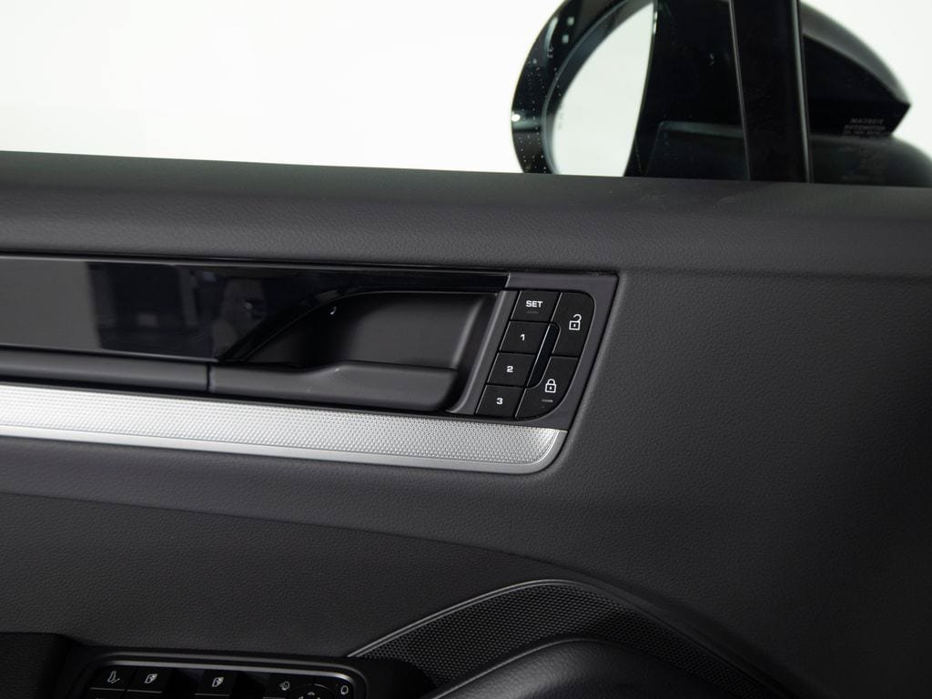 New 2026 Porsche Cayenne E-Hybrid AWD/4WD image 19