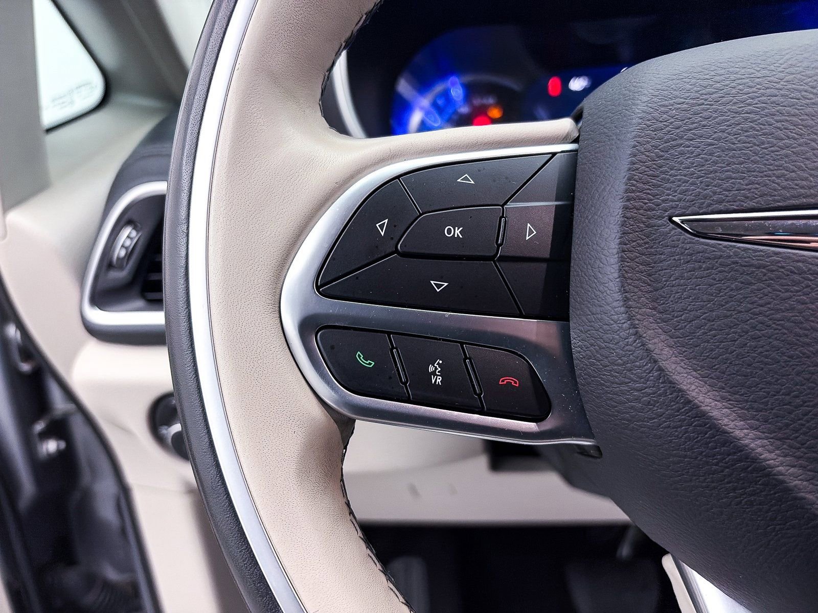 Used 2020 Chrysler Pacifica Limited w/ Advanced Safetytec Group image 33