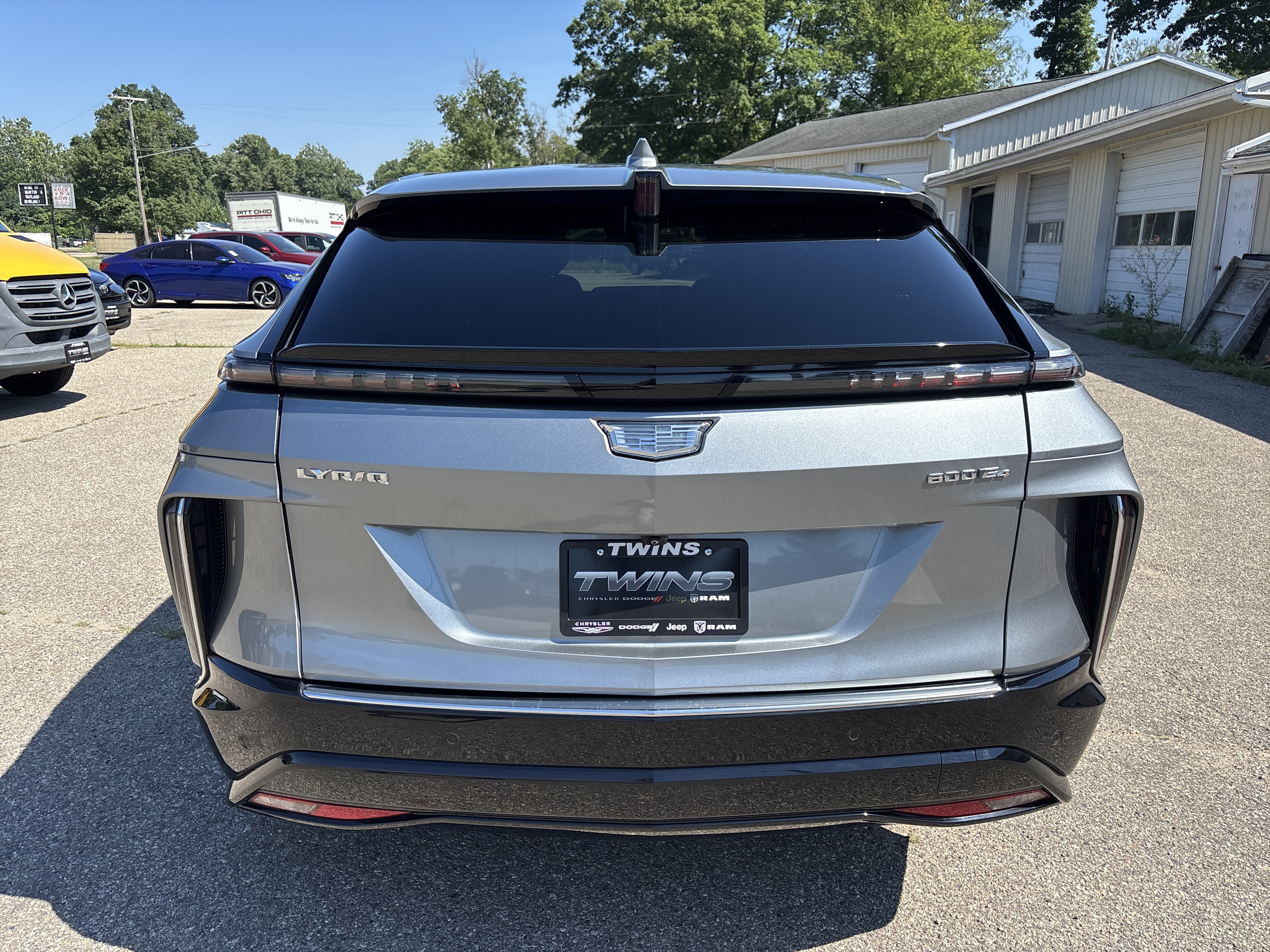 Used 2024 Cadillac Lyriq Luxury AWD/4WD image 3