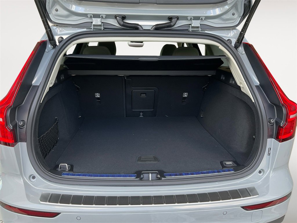 New 2026 Volvo V60 B5 Cross Country Ultra w/ Protection Package Premier image 11
