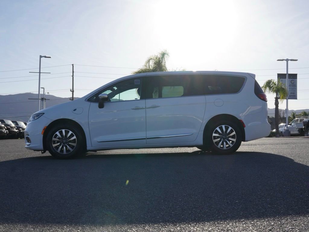 Certified 2023 Chrysler Pacifica Limited image 7