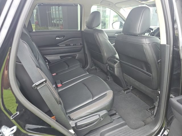 Used 2023 Nissan Pathfinder SL FWD image 18