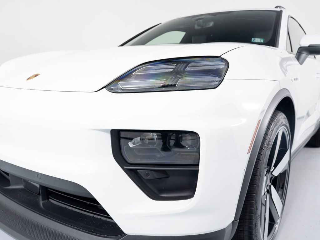 Certified 2025 Porsche Macan 4 Electric AWD/4WD image 41