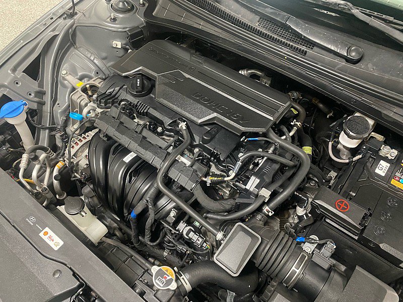 Used 2025 Hyundai Elantra SE image 18