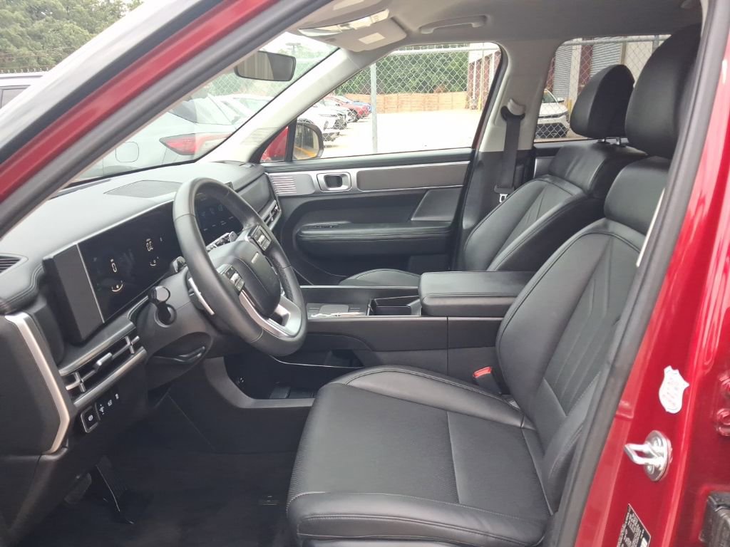 Used 2025 Hyundai Santa Fe SEL FWD image 4