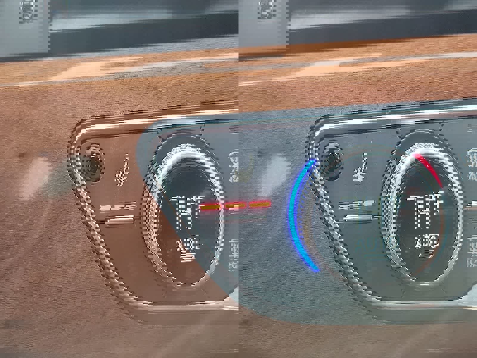 Used 2023 Audi A4 2.0T Premium w/ Convenience Package image 28