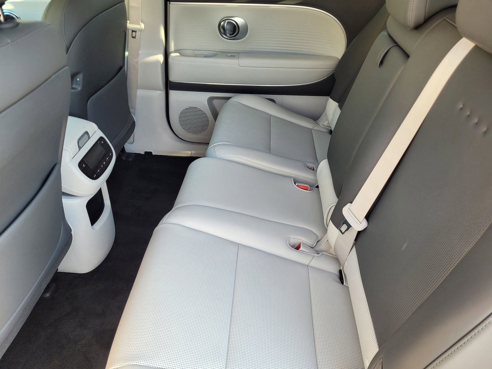 New 2026 Hyundai Ioniq 9 Calligraphy image 8