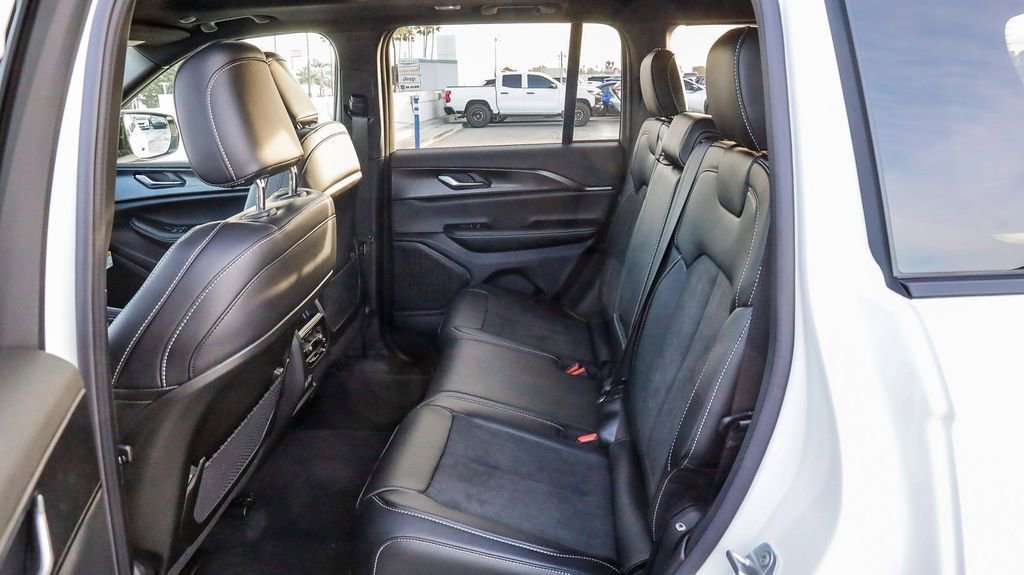 New 2025 Jeep Grand Cherokee Altitude image 20