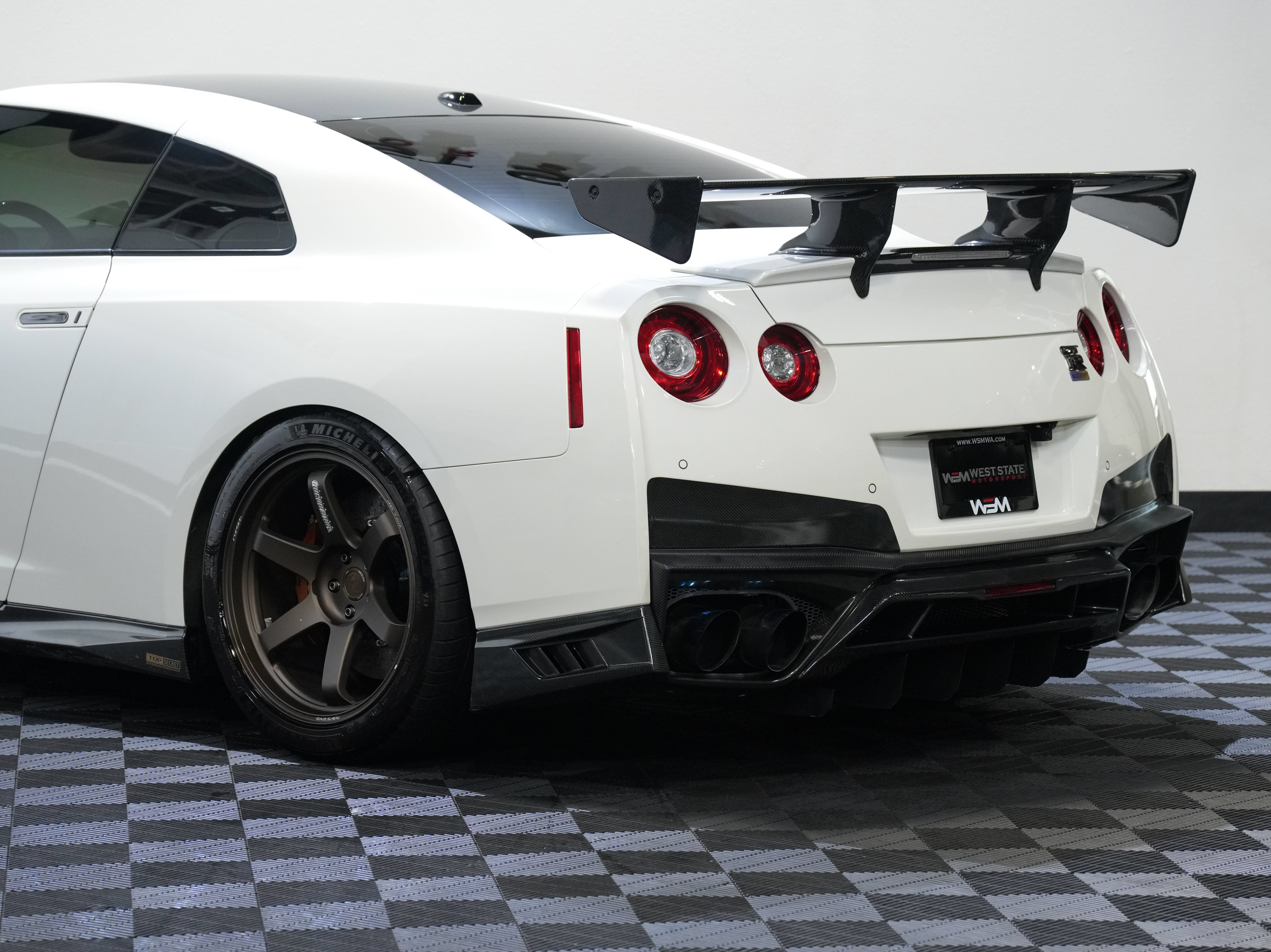 Used 2017 Nissan GT-R Premium AWD/4WD image 17