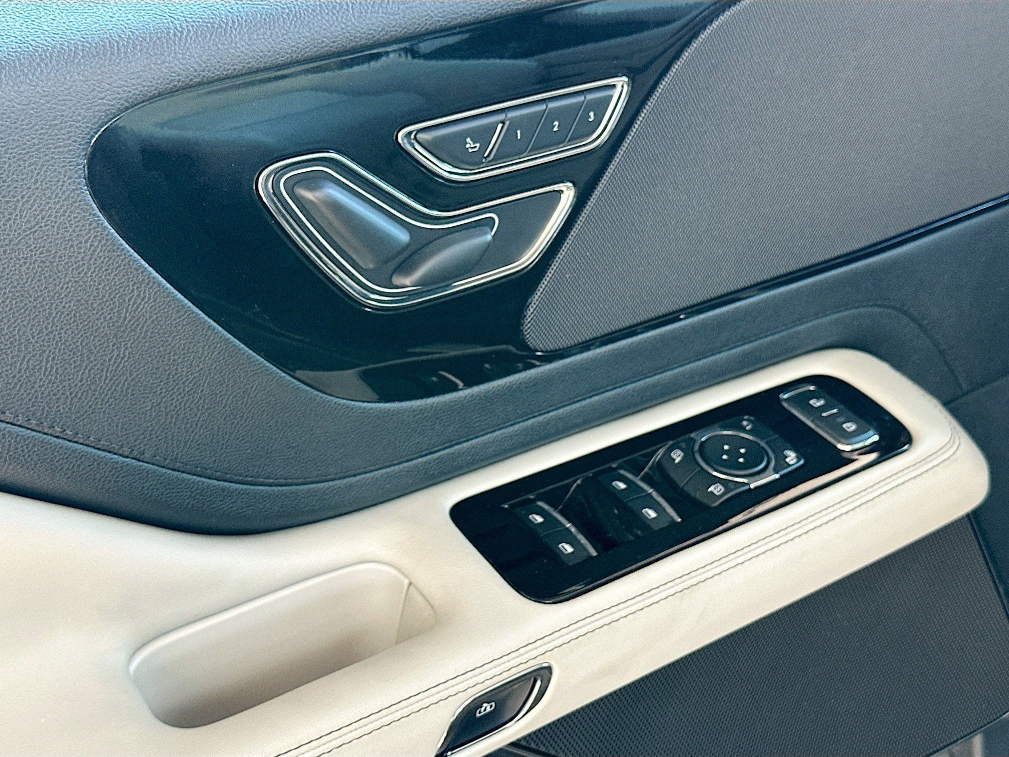 Used 2025 Lincoln Aviator 2WD image 18