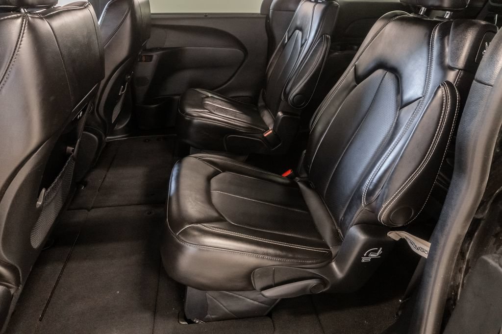 Certified 2025 Chrysler Pacifica Select FWD image 26