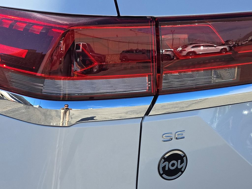 New 2026 Volkswagen Atlas SE image 9