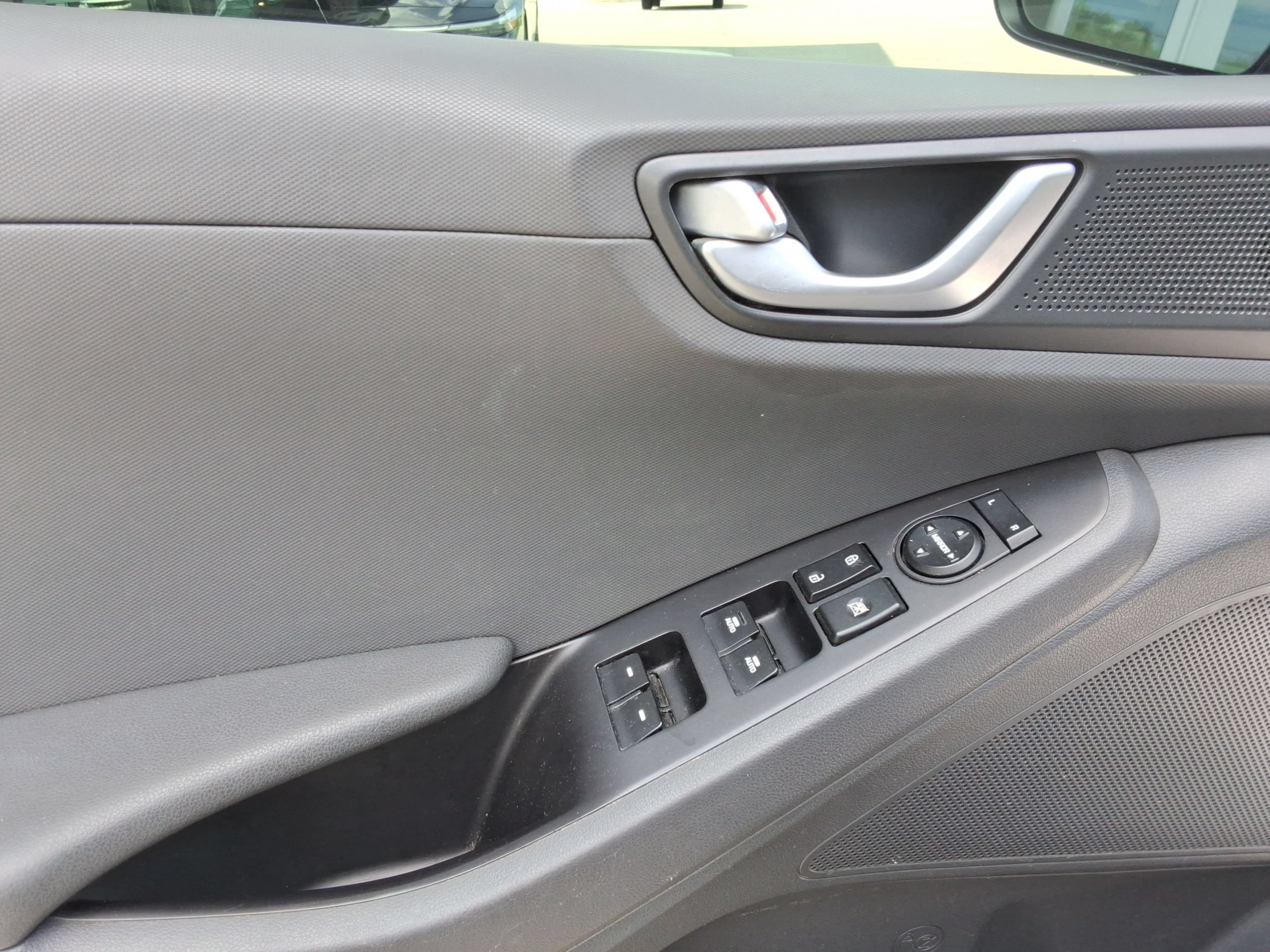 Used 2019 Hyundai Ioniq Limited FWD image 21