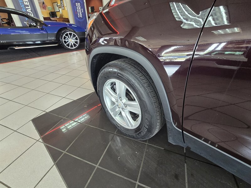 Used 2020 Chevrolet Trax LT w/ LT Convenience Package FWD image 31