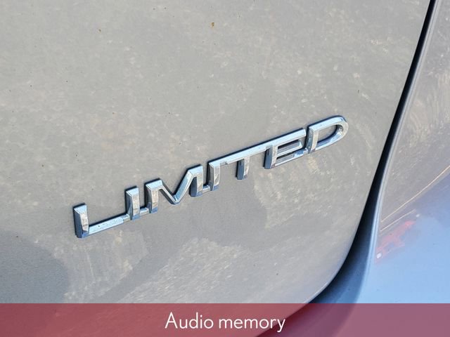 Used 2020 Chrysler Pacifica Limited image 8