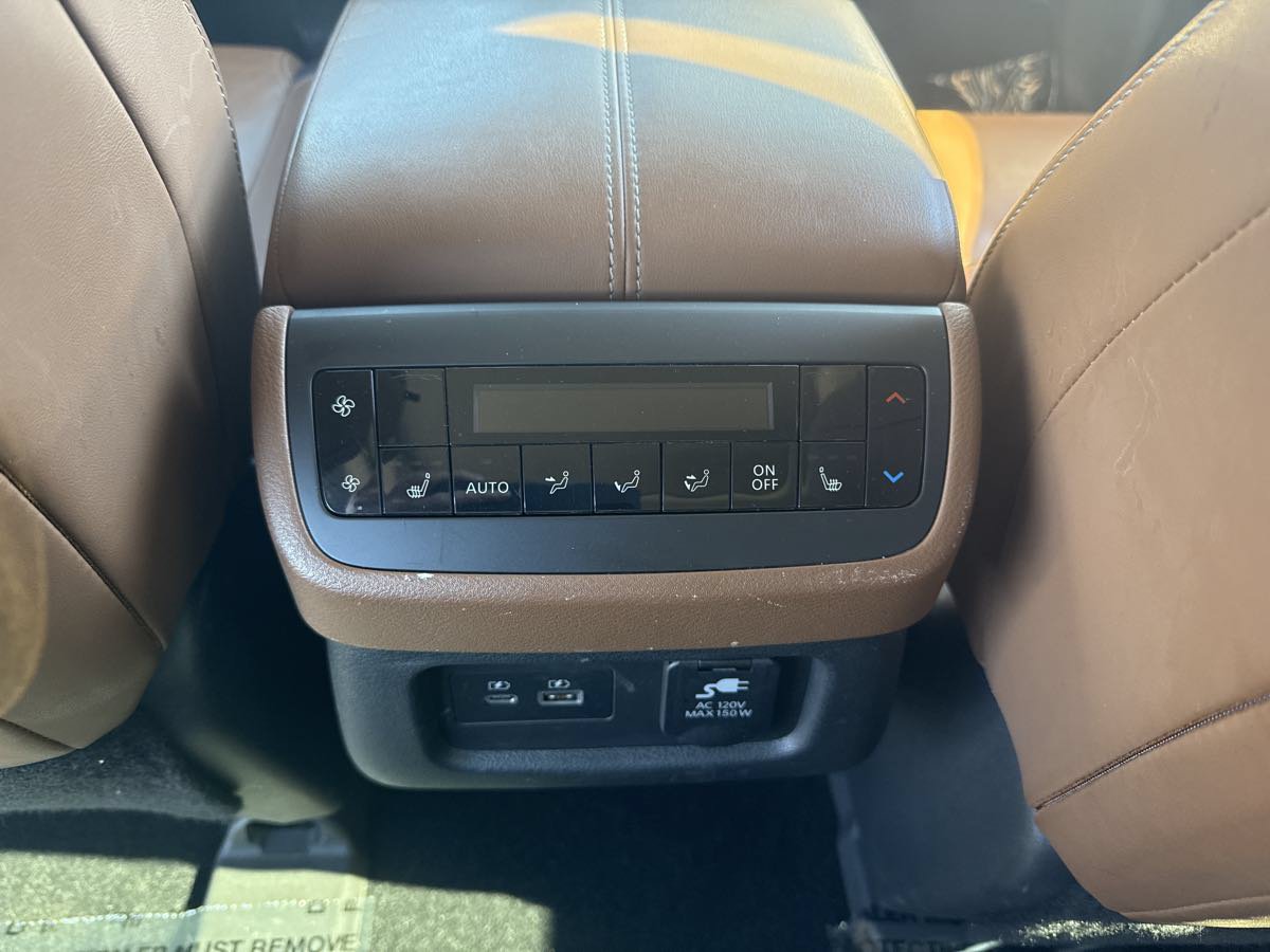 Used 2022 Nissan Pathfinder Platinum w/ Lighting Package (N93) AWD/4WD image 17
